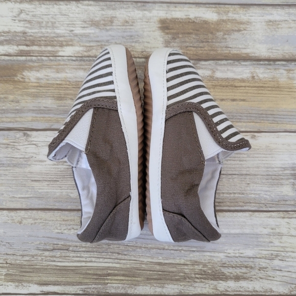 NWT Izzy & Roo Brown & White Striped Canvas Slip-On Shoes Baby Size 24-30 Months - Picture 4 of 9